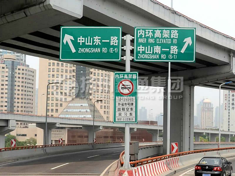 BZG-013，交通標(biāo)志桿，T型三懸臂交通標(biāo)志桿