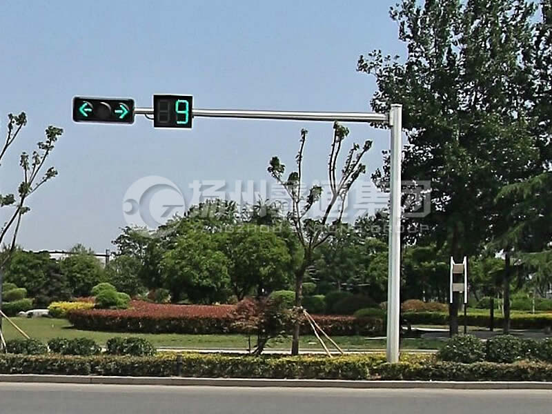 XHDG-035，L型八棱信號燈桿，丁字路口